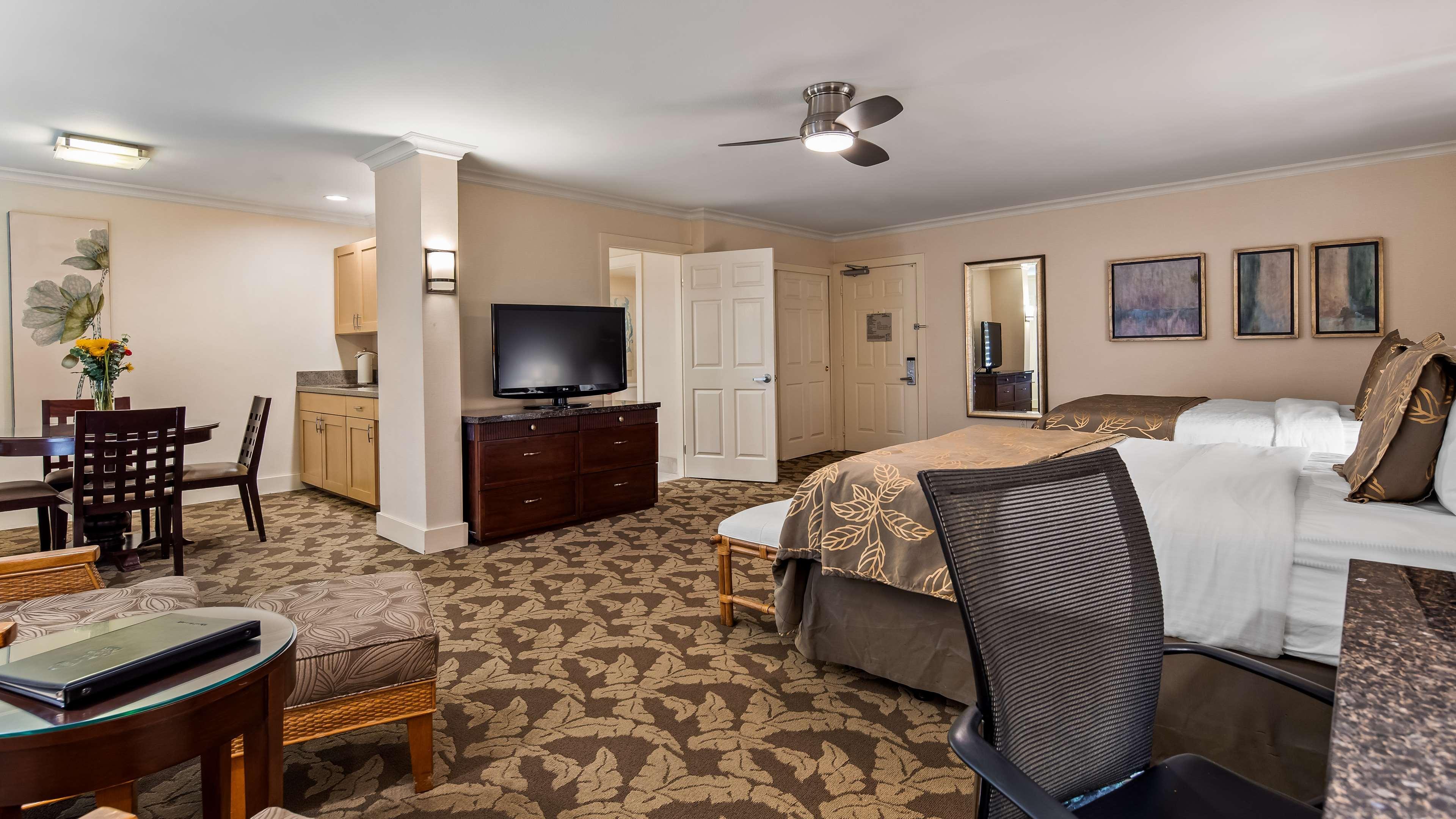 Western Island Palms Hotel&marina 3*