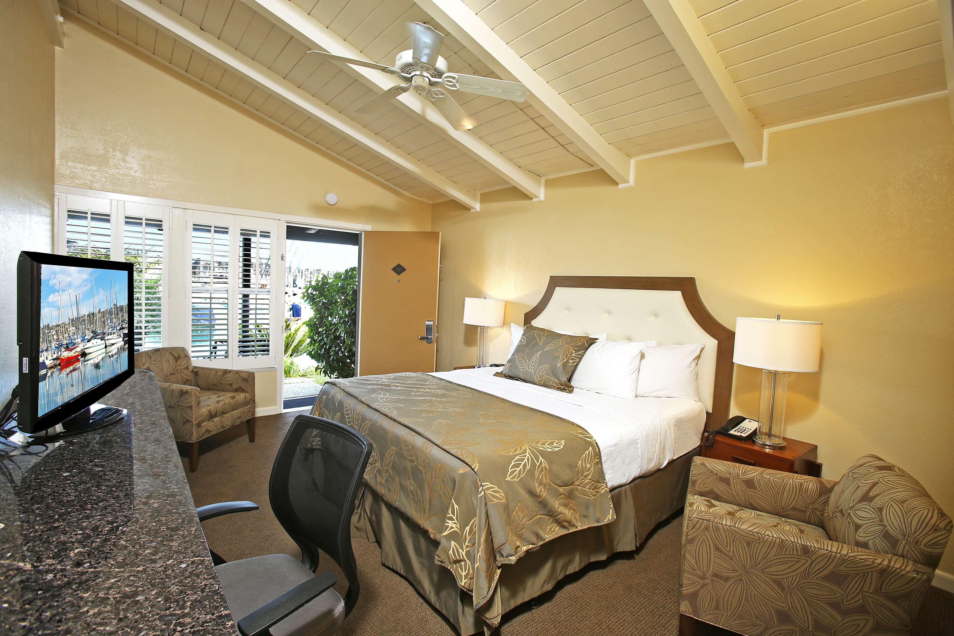 Western Island Palms Hotel&marina San Diego