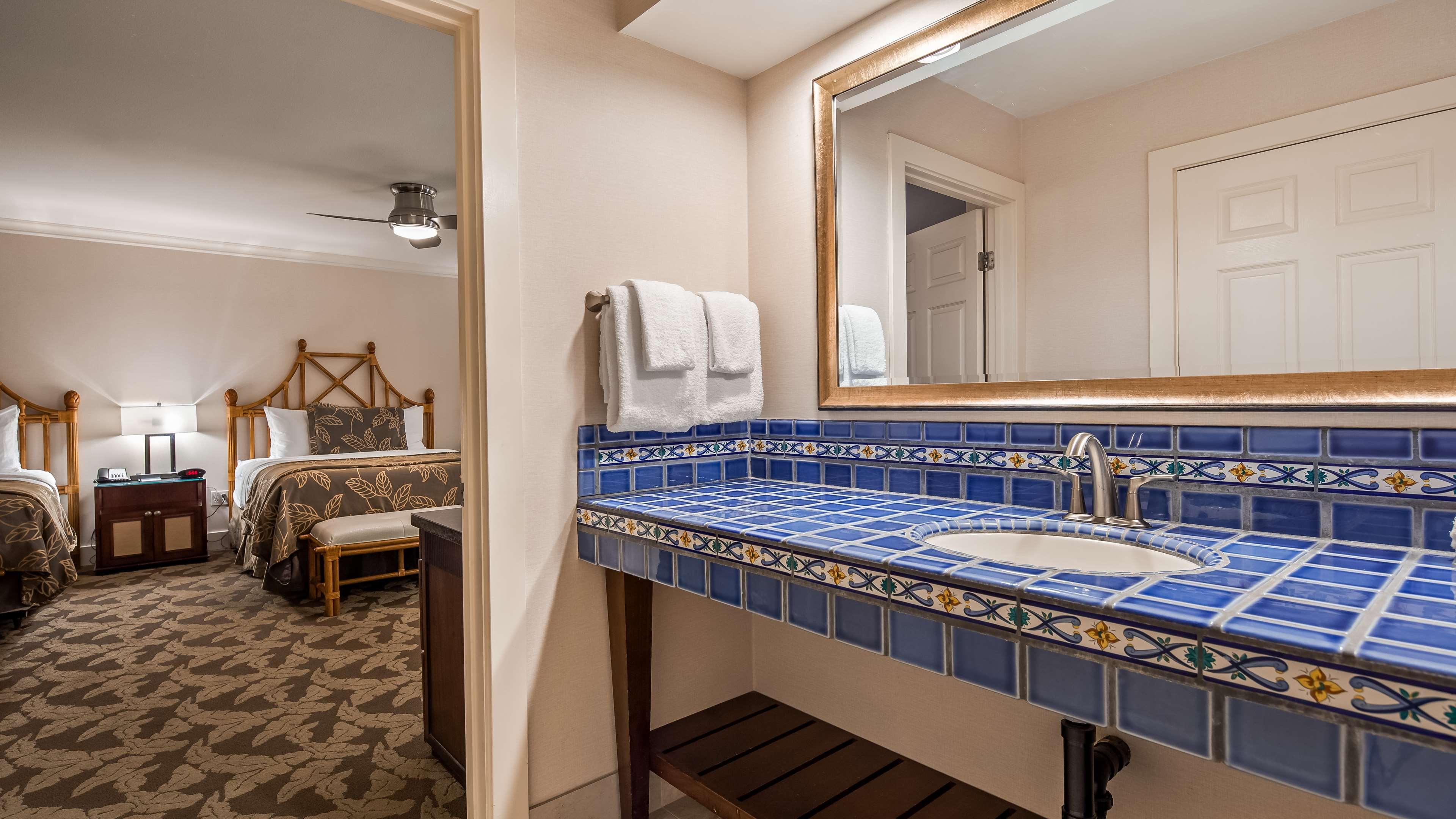 Western Island Palms Hotel&marina